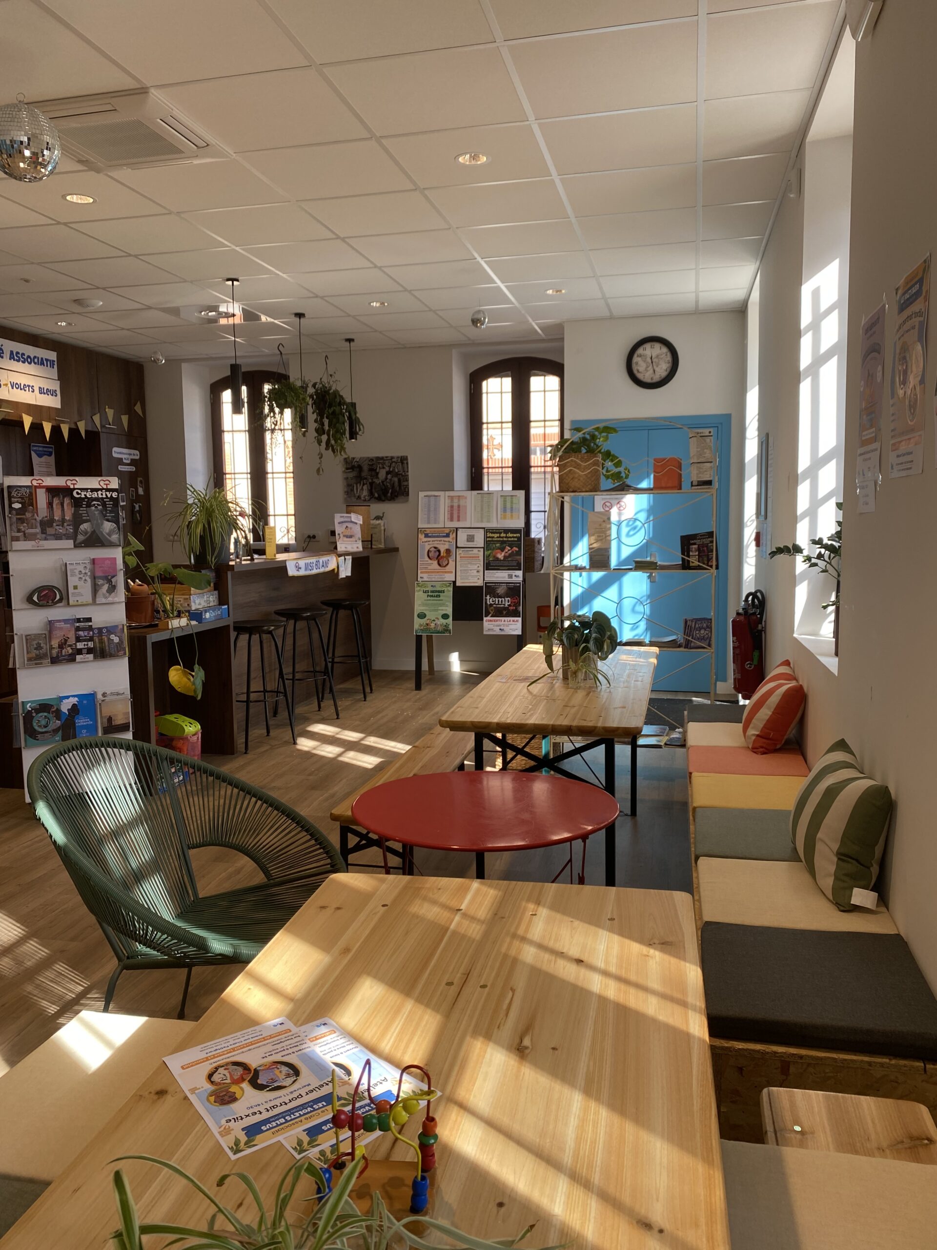 Le café associatif Les Volets Bleus
